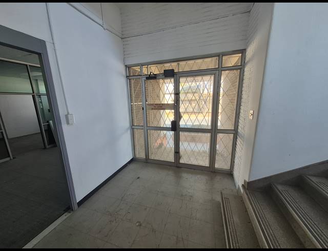 1,554M² WAREHOUSE TO LET IN BENROSE